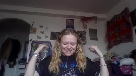 lucylovesflowers online show from July 28, 2026, 8:23 pm