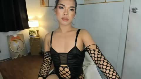 lucyvane online show from July 6, 2026, 6:10 pm