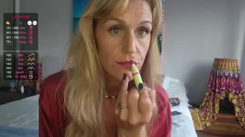 Lucy Vybes and Go-Gert online show from December 19, 2025, 7:10 pm