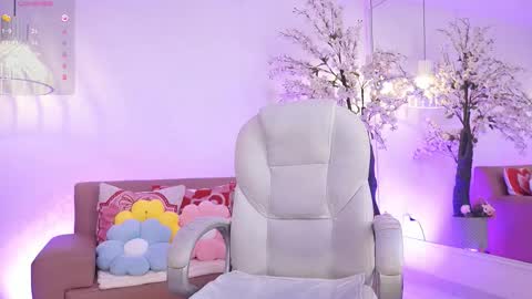 lucyweisser online show from March 19, 2026, 9:08 pm