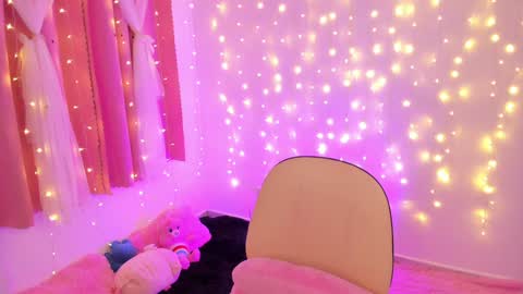 LUCYY FROM HOME  online show from January 22, 2025, 2:59 am