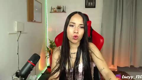 Snapshot of lucyy_rose chatting on February 22, 2025, 2:41 pm o online show from February 22, 2025, 2:41 pm