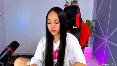 Snapshot of lucyy_rose chatting on September 19, 2025, 12:34 am o online show from September 19, 2025, 12:34 am