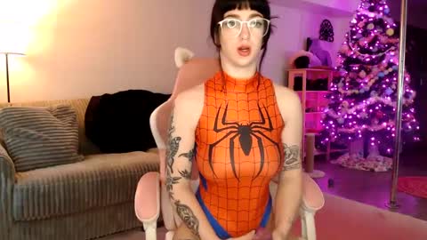 Snapshot of lucyyluvss chatting on December 21, 2024, 12:20 am Lucy online show from December 21, 2024, 12:20 am