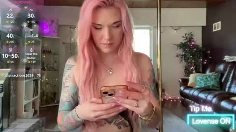 Luubeam             INSTA luubeammm TWITTER lunaisreallycu1 online show from July 13, 2026, 9:50 pm