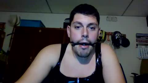 Snapshot of luis2423 chatting on September 26, 2025, 4:22 pm A slave to the mistress.. un esclavo para las amas dominantes. online show from September 26, 2025, 4:22 pm