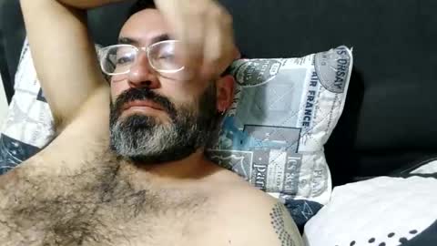 Snapshot of luis2988z chatting on December 4, 2024, 2:20 am Hairyman online show from December 4, 2024, 2:20 am