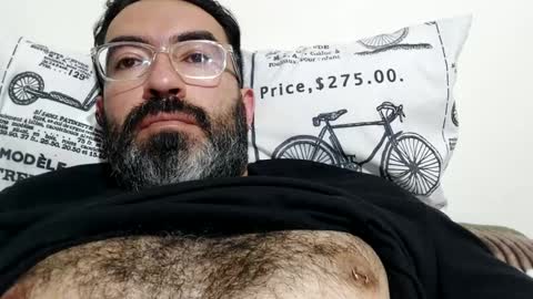 Snapshot of luis2988z chatting on December 9, 2024, 3:50 am Hairyman online show from December 9, 2024, 3:50 am