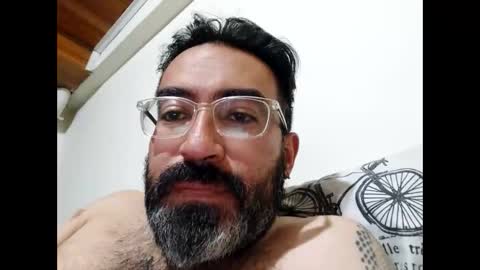 Snapshot of luis2988z chatting on December 11, 2024, 3:13 am Hairyman online show from December 11, 2024, 3:13 am