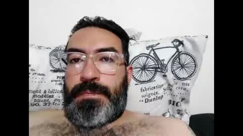 Snapshot of luis2988z chatting on December 16, 2024, 4:02 am Hairyman online show from December 16, 2024, 4:02 am