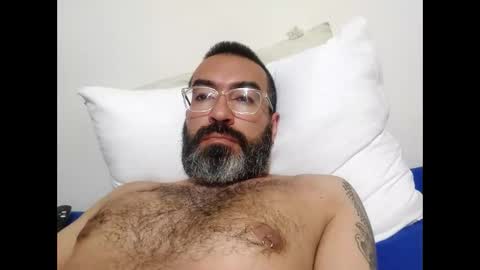 Snapshot of luis2988z chatting on January 27, 2025, 4:09 am Hairyman online show from January 27, 2025, 4:09 am