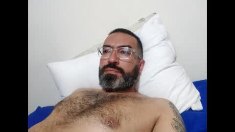 Snapshot of luis2988z chatting on February 6, 2025, 4:10 am Hairyman online show from February 6, 2025, 4:10 am