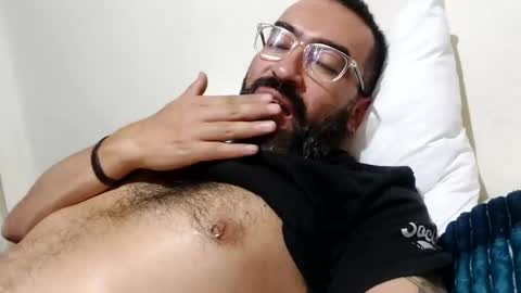 Snapshot of luis2988z chatting on February 17, 2025, 1:15 am Hairyman online show from February 17, 2025, 1:15 am