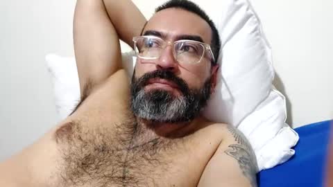 Snapshot of luis2988z chatting on February 19, 2025, 2:33 am Hairyman online show from February 19, 2025, 2:33 am