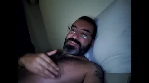 Snapshot of luis2988z chatting on February 21, 2025, 9:13 am Hairyman online show from February 21, 2025, 9:13 am