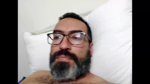 Snapshot of luis2988z chatting on February 28, 2025, 2:42 am Hairyman online show from February 28, 2025, 2:42 am