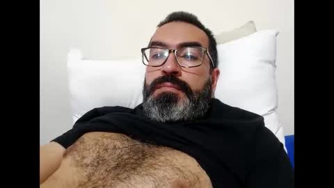 Snapshot of luis2988z chatting on March 1, 2025, 9:59 pm Hairyman online show from March 1, 2025, 9:59 pm