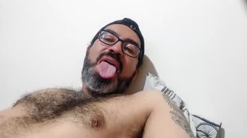 Snapshot of luis2988z chatting on September 10, 2025, 12:27 pm Hairyman online show from September 10, 2025, 12:27 pm