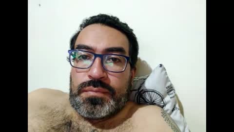 Snapshot of luis2988z chatting on September 17, 2025, 4:14 am Hairyman online show from September 17, 2025, 4:14 am