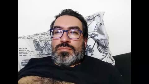 Snapshot of luis2988z chatting on September 28, 2025, 3:12 am Hairyman online show from September 28, 2025, 3:12 am