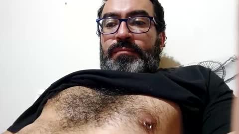 Snapshot of luis2988z chatting on October 15, 2025, 3:06 am Hairyman online show from October 15, 2025, 3:06 am