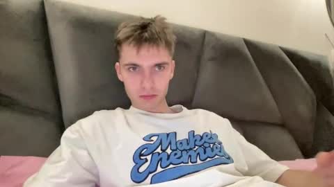 Luis online show from November 26, 2025, 8:32 pm