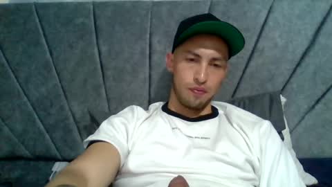 luis_vergon__ online show from August 4, 2026, 2:59 am