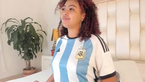 Snapshot of luisa_cameron chatting on January 18, 2025, 12:36 pm online show from January 18, 2025, 12:36 pm