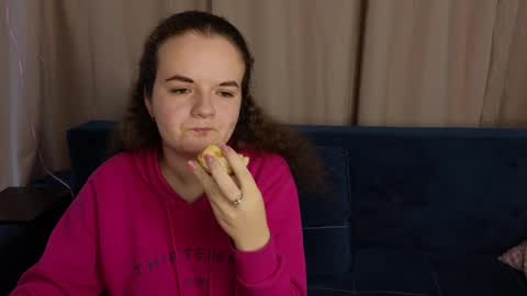 Snapshot of luisa_rosee chatting on February 17, 2025, 12:38 pm Luisa Rosee online show from February 17, 2025, 12:38 pm