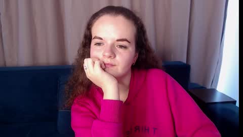 Snapshot of luisa_rosee chatting on February 19, 2025, 1:28 pm Luisa Rosee online show from February 19, 2025, 1:28 pm