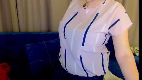 Snapshot of luisa_rosee chatting on February 22, 2025, 1:00 am Luisa Rosee online show from February 22, 2025, 1:00 am