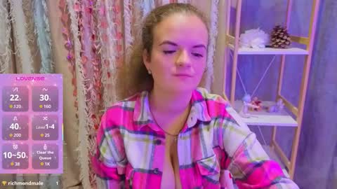 Snapshot of luisa_rosee chatting on October 17, 2025, 7:38 pm Luisa Rosee online show from October 17, 2025, 7:38 pm