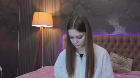 LuisaClover online show from November 17, 2025, 1:06 pm