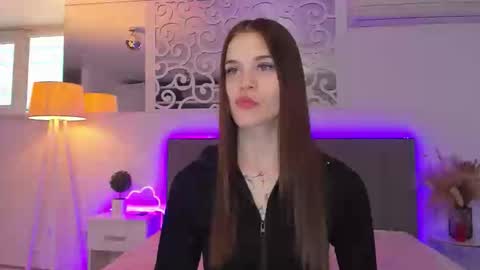 LuisaClover online show from February 21, 2026, 1:45 pm