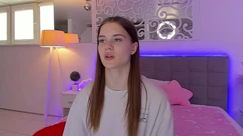 LuisaClover online show from June 3, 2026, 12:19 pm