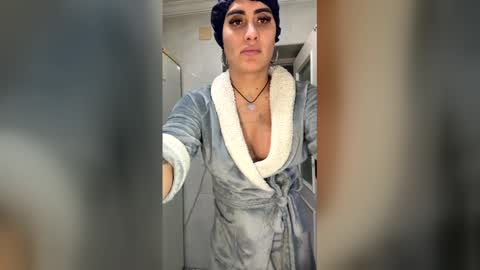Snapshot of luisamonsterdick chatting on December 17, 2025, 5:19 pm Luisa Monsters online show from December 17, 2025, 5:19 pm