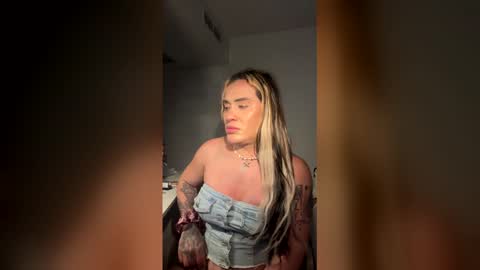 Snapshot of luisamonsterdick chatting on May 10, 2026, 12:27 am Luisa Monsters online show from May 10, 2026, 12:27 am
