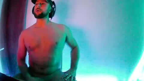 Snapshot of luk_me chatting on December 6, 2024, 2:35 am luk_me online show from December 6, 2024, 2:35 am