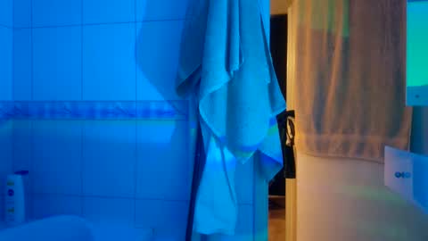 Snapshot of luk_me chatting on February 12, 2026, 11:22 pm luk_me online show from February 12, 2026, 11:22 pm