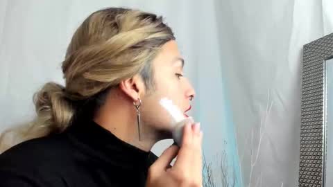 Luka Castillo online show from October 31, 2025, 10:00 pm