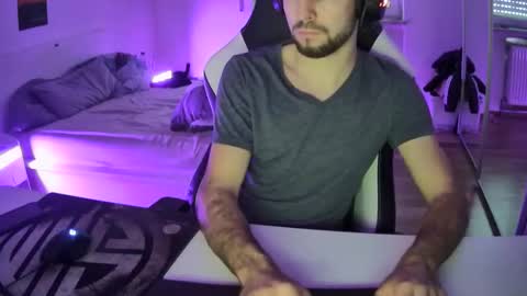 Snapshot of lukasschoetz chatting on December 22, 2024, 2:06 pm lukasschoetz online show from December 22, 2024, 2:06 pm