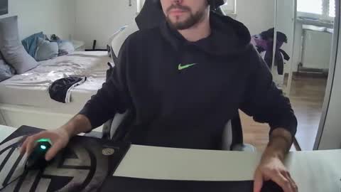 Snapshot of lukasschoetz chatting on December 25, 2024, 12:47 pm lukasschoetz online show from December 25, 2024, 12:47 pm