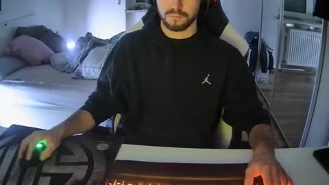 Snapshot of lukasschoetz chatting on December 28, 2024, 8:04 pm lukasschoetz online show from December 28, 2024, 8:04 pm