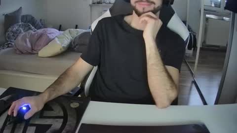 Snapshot of lukasschoetz chatting on December 29, 2024, 12:34 pm lukasschoetz online show from December 29, 2024, 12:34 pm