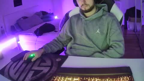 Snapshot of lukasschoetz chatting on January 19, 2025, 9:13 pm lukasschoetz online show from January 19, 2025, 9:13 pm