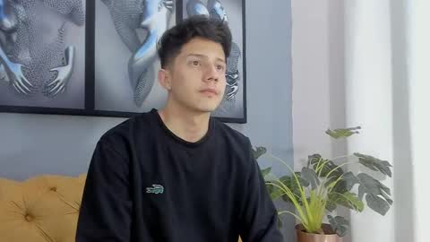 Snapshot of luke_julien chatting on October 27, 2025, 4:05 am Luke Julien online show from October 27, 2025, 4:05 am