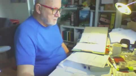 Snapshot of luley58 chatting on February 17, 2026, 3:29 pm luley58 online show from February 17, 2026, 3:29 pm