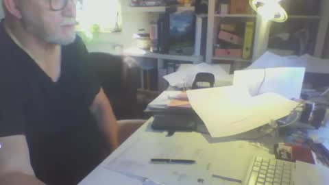 luley58 online show from April 21, 2026, 6:52 am