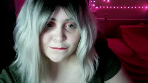 lulovia online show from April 11, 2026, 10:25 pm