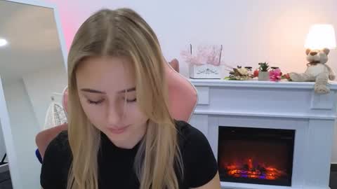 Lily online show from September 16, 2025, 1:12 pm